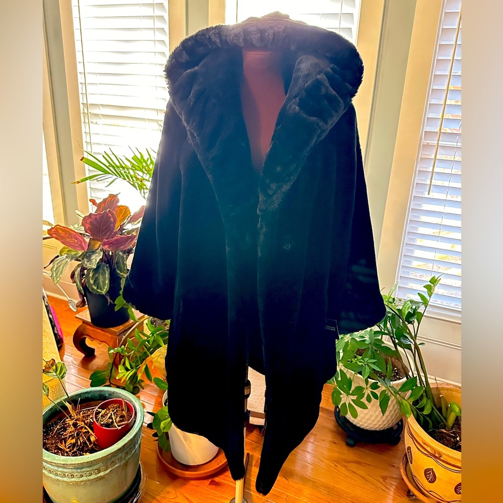 Hooded Faux Fur Coat (Black)